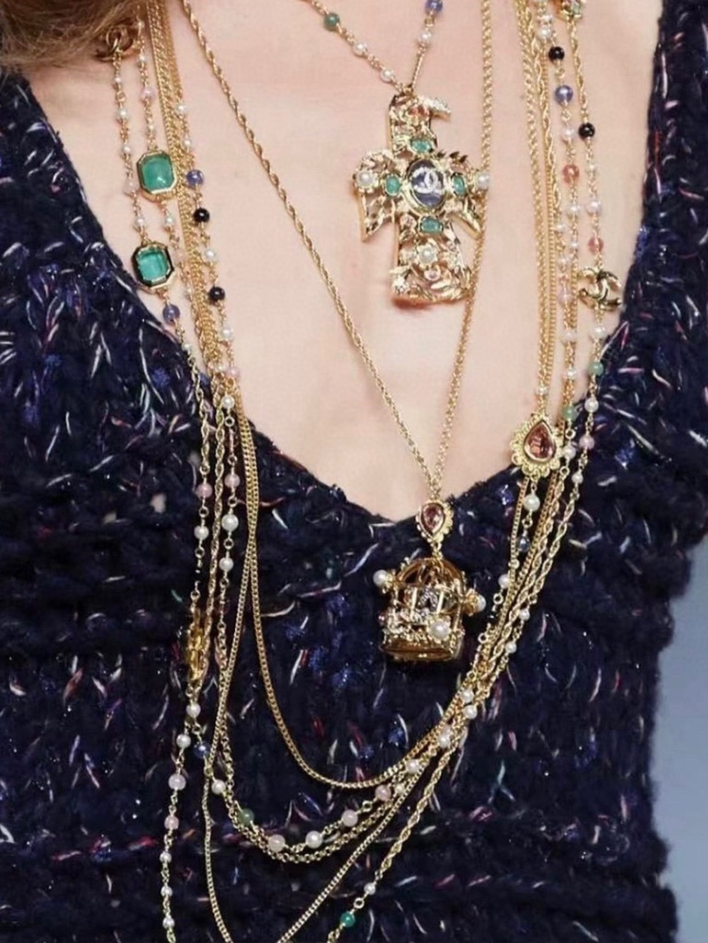 🕊️🌸✨Vintage Chanel Gold Earrings ✨🌸🕊️ - Picture 4 of 10